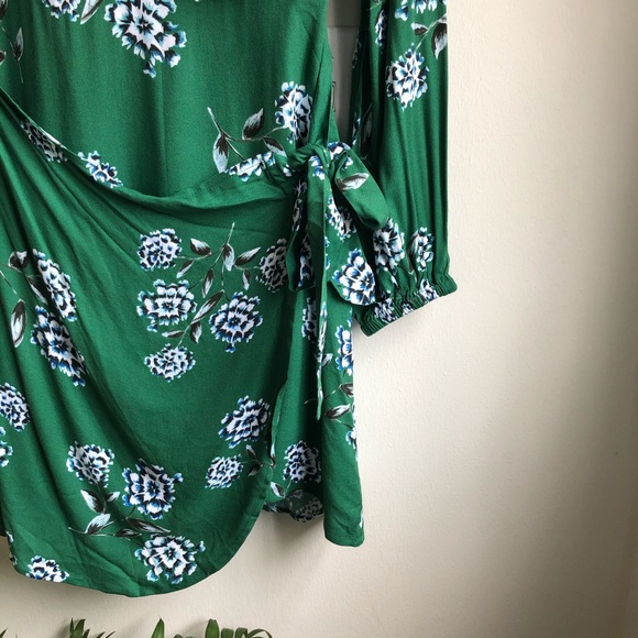 CUPCAKES & CASHMERE Green Wrap Floral Dress, Size 2 - Picture 7 of 8